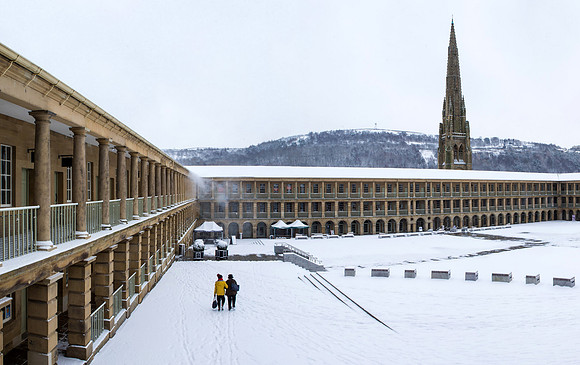 Snow at the Piece Hall